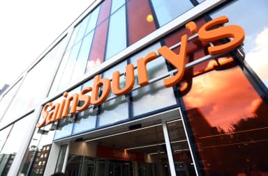 „Сеинсберис“ ги продава бензинските станици во Северна Ирска
