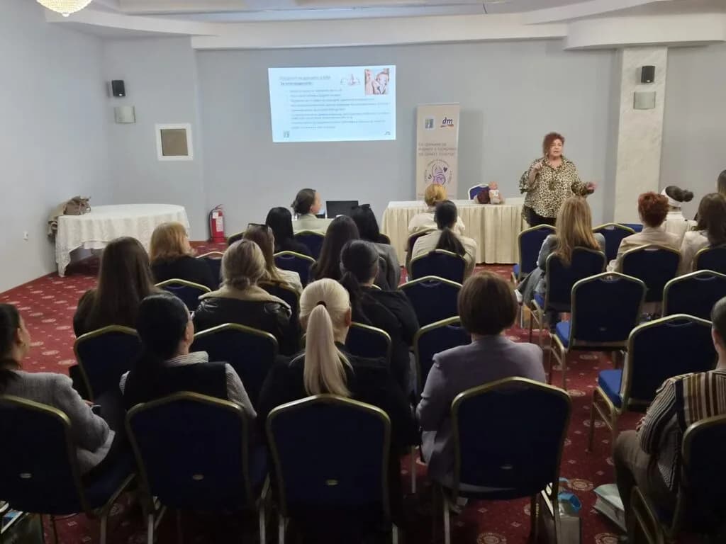 40 родители на бесплатната обука на dm и „Матрона“ во Струмица