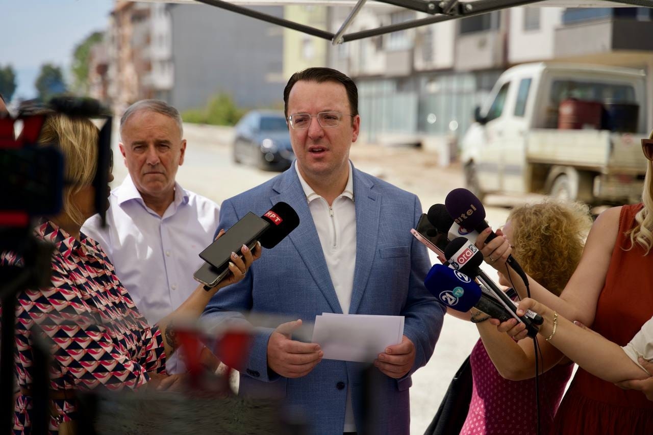 Николоски: Правиме се што може за да им помогнеме на превозниците