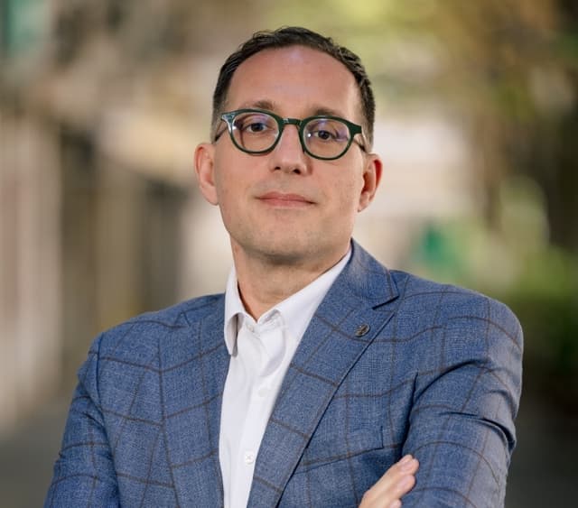 Интервју со Бојан Кордалов, комуниколог: Крај на инстант-лојалноста: Новите правила се шанса за суштинска врска меѓу брендовите и потрошувачите